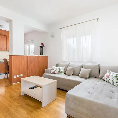 Apartment With Parking Space - 24252
