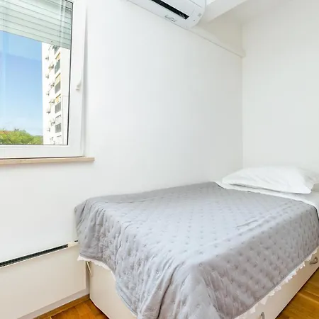 With Parking Space - 24252 דירה